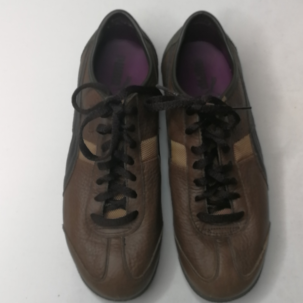 Leather Puma sneakers